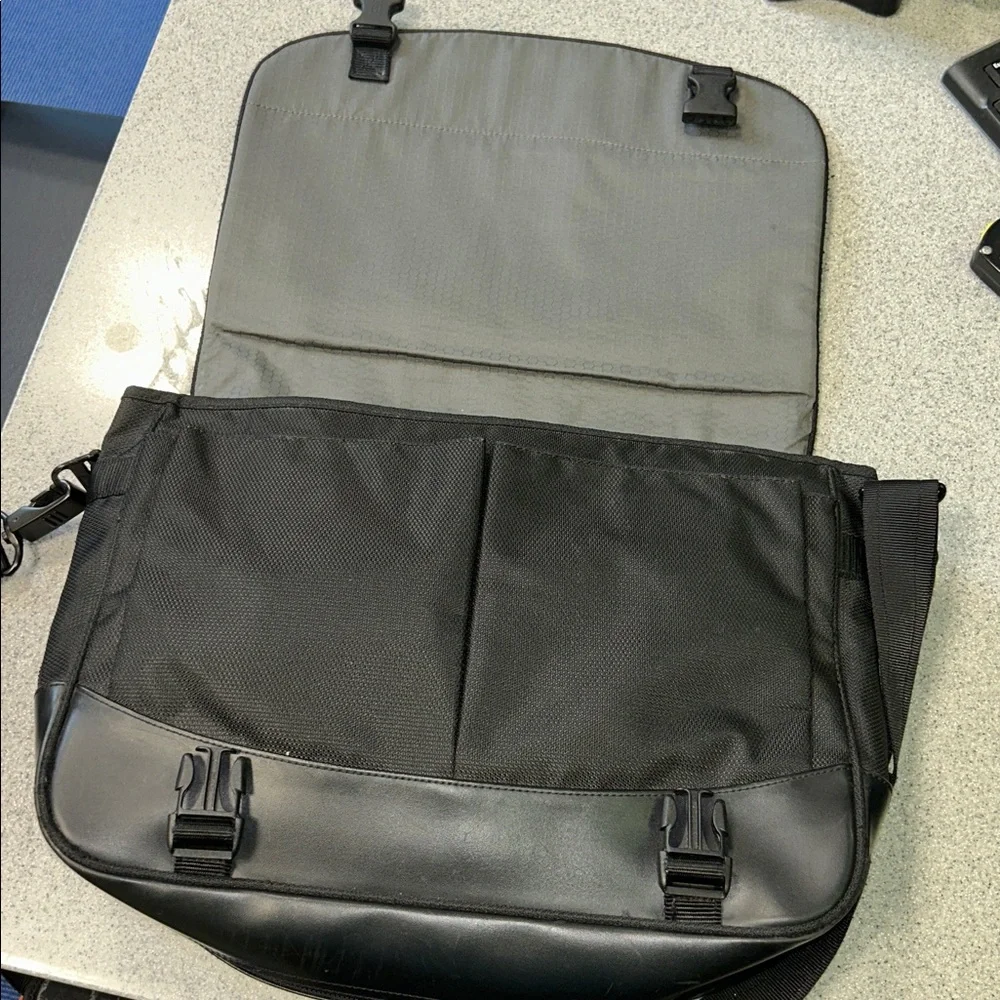 TUMI 508C Black ballistic nylon Messenger Bag/expandable weekender, laptop bag